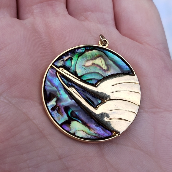 Abalone Shell, Lucite, and Gold-toned Metal Art Deco Swan Duri Pendant - Picture 1 of 3
